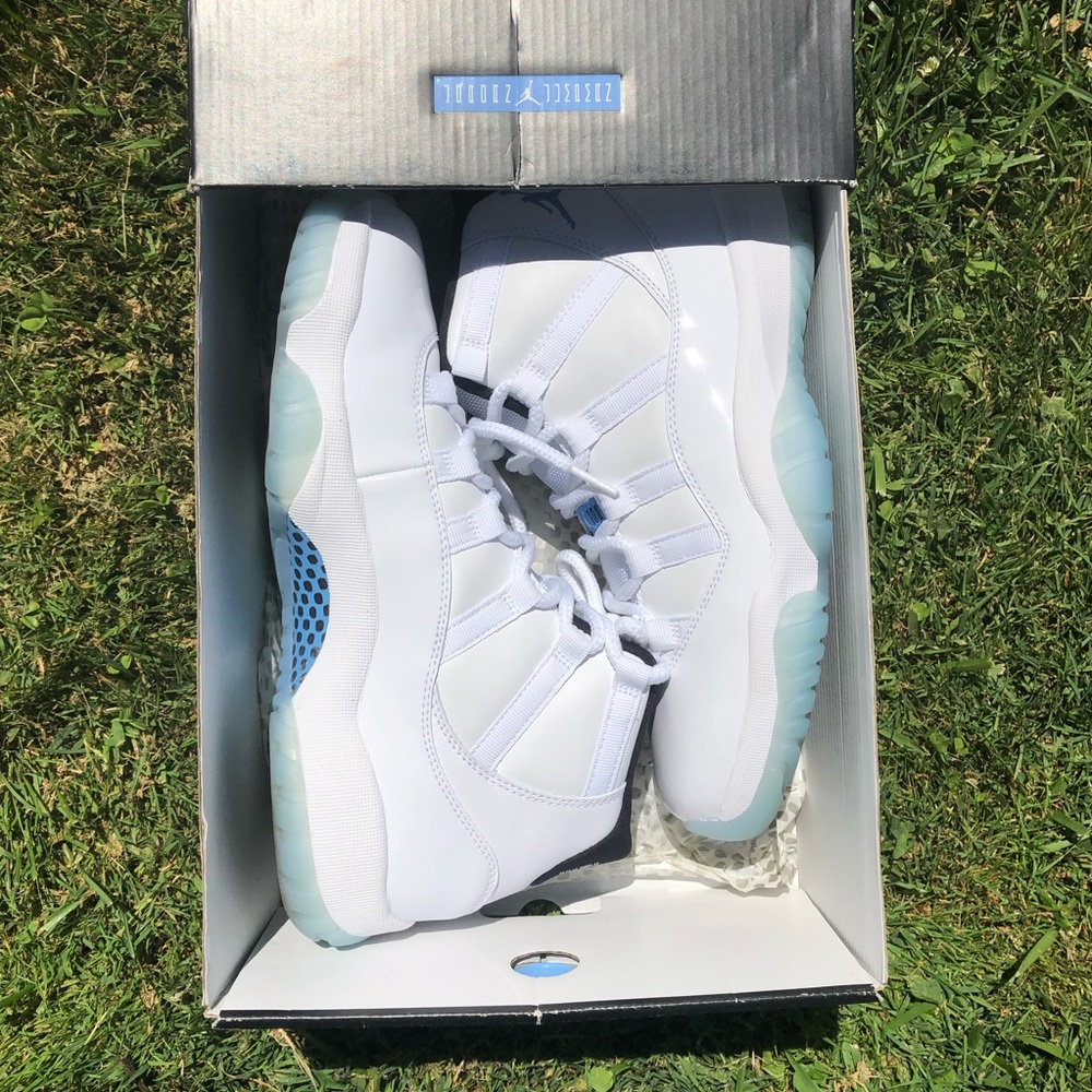 Air Jordan 11 Legend Blues